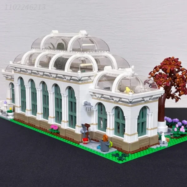 Brick Building Construction Set: Botanical Conservatory 21353 (3792 pcs) - Image 5
